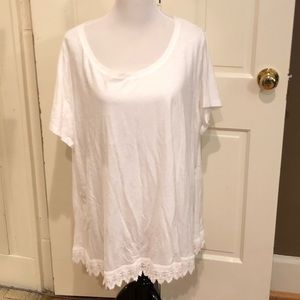 Women’s lace hem tee size 26/28W